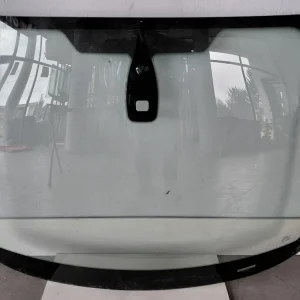 Szybka dostawa Szyba przednia Ford Fiesta mk7 +sensor 08-